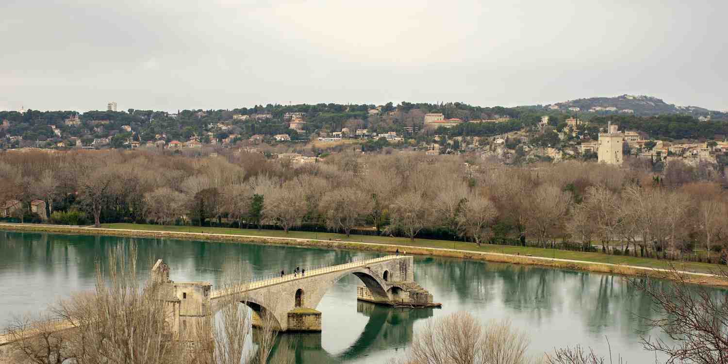 Background image of Avignon